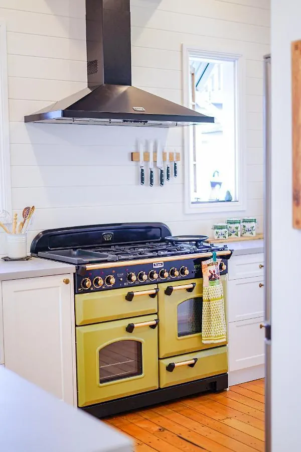 Entire Boutique Home - The Rustic Cottage - Canungra 0*,  오스트레일리아